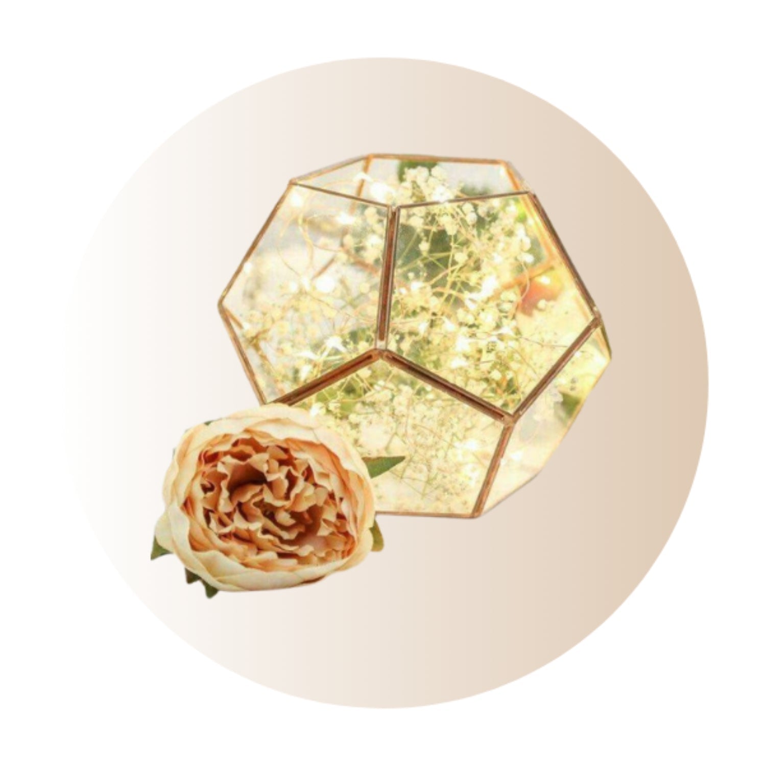 Luxury Hochzeitsdekoration aus glas, Holz, Kerzen und Kerzenhalter. Tischdekoration.